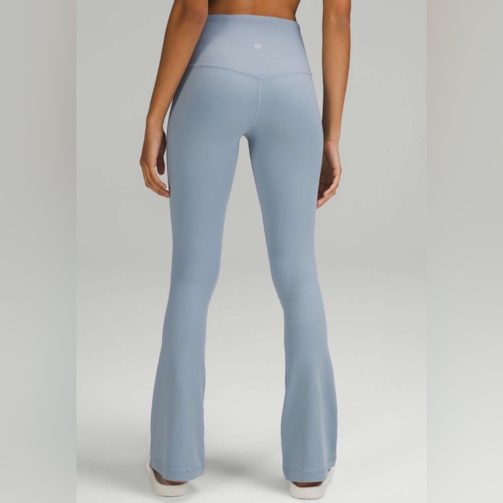 Lululemon Align High-Rise Mini-Flared Pant 32"
Chambray (2023) Like new - Picture 3 of 8